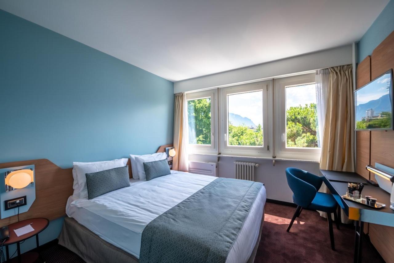 Mini Mona - Vue Partielle sur Lac