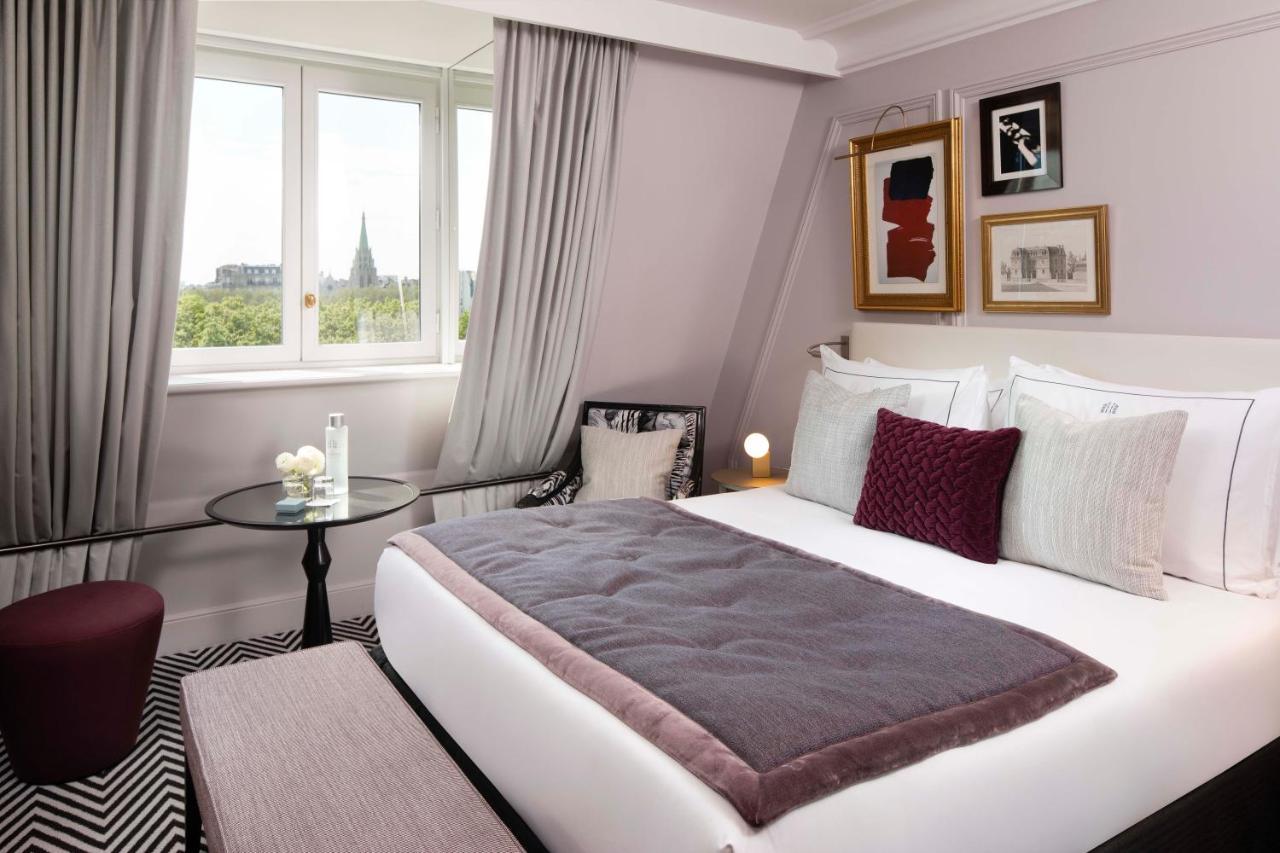 Boutique Room with Eiffel Tower View,1351877965:JPEG