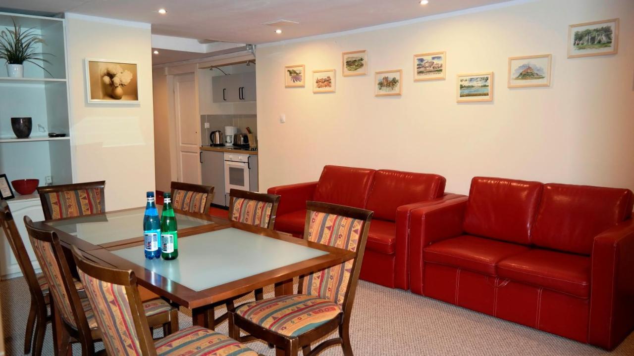 Four-Bedroom Apartment with Main Market Square View,1169557162:JPEG