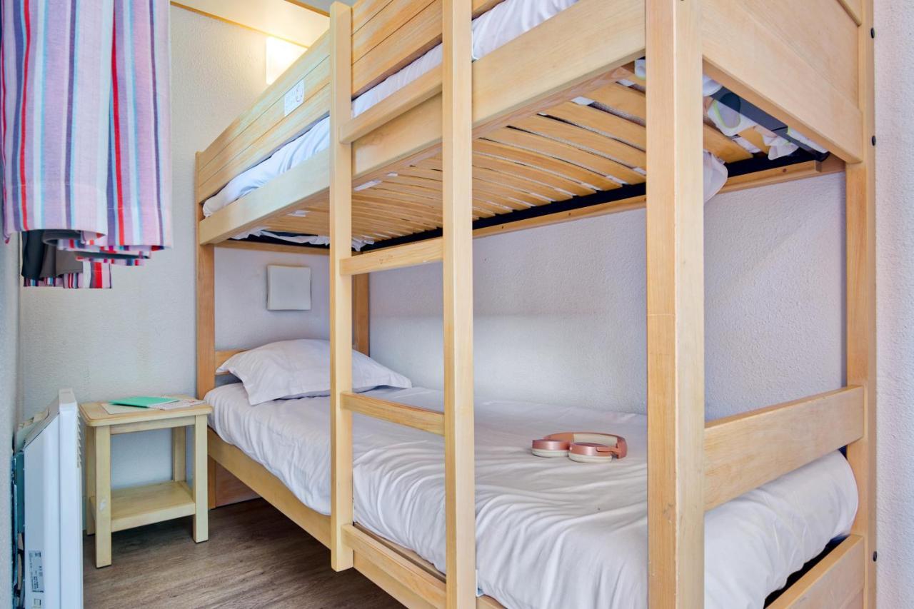 One-Bedroom Apartment Sleeping Alcove Terrace or Balcony Garden View