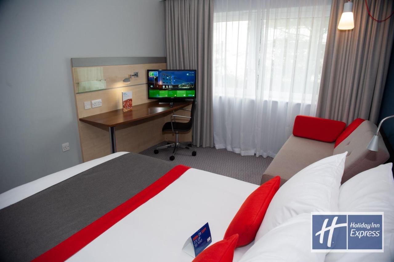 Chambre Double Standard avec Canapé-Lit et Petit-Déjeuner Chaud Gratuit