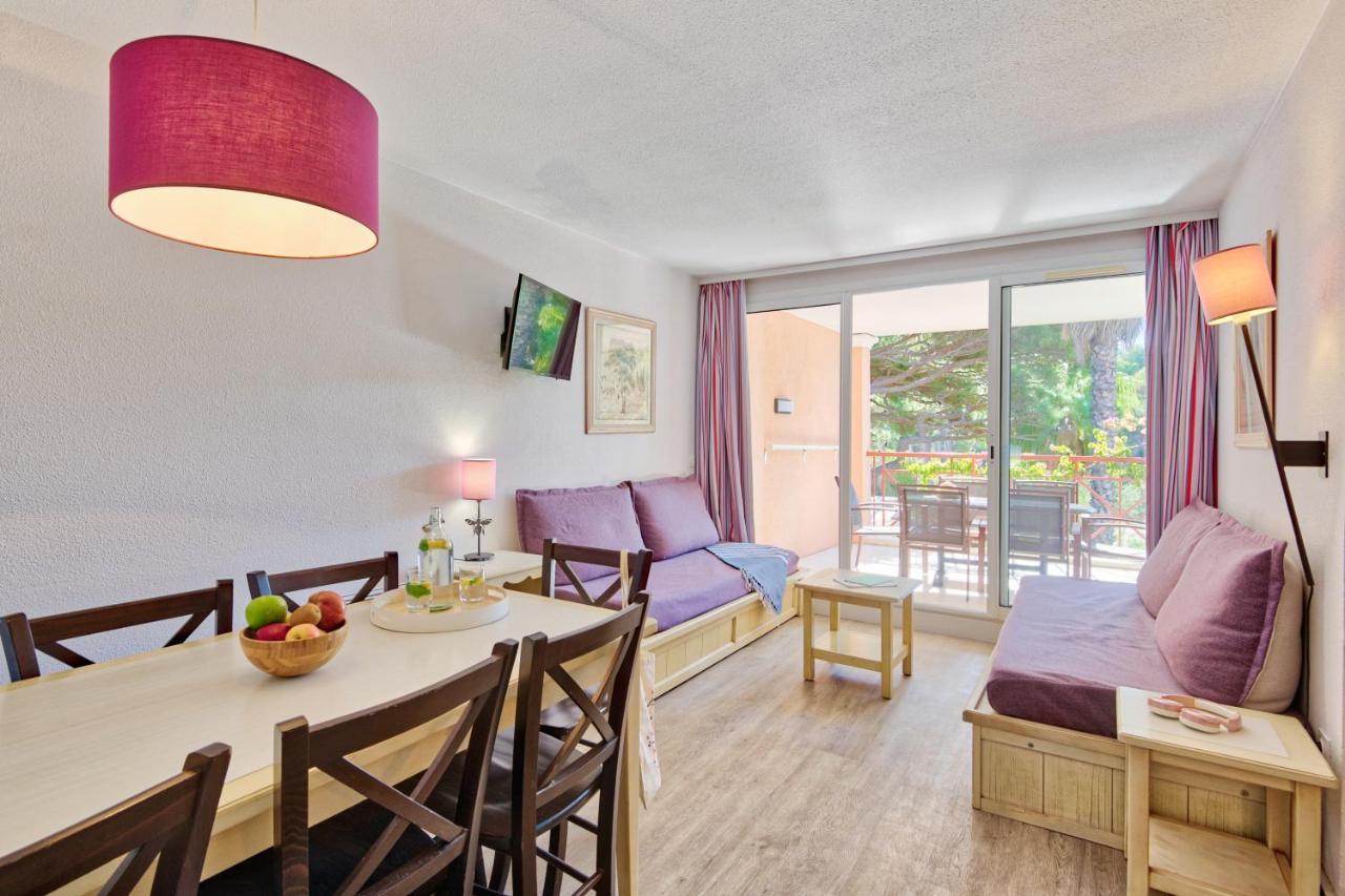 One-Bedroom Apartment Sleeping Alcove Terrace or Balcony Garden View