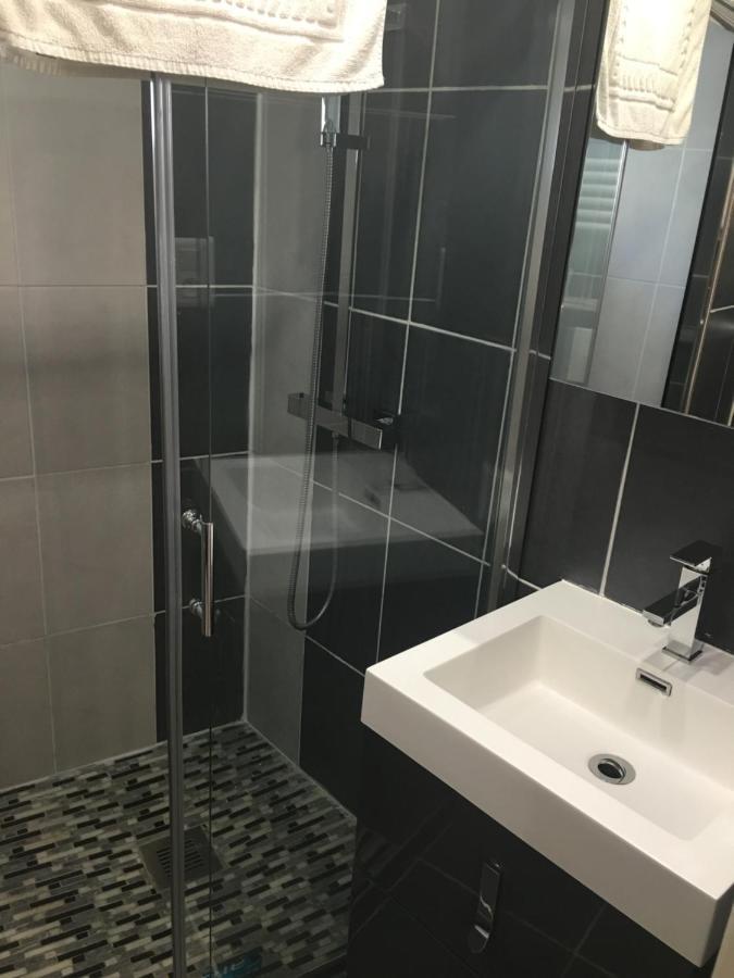 Deluxe Double Room (2 Adults + 1 Child),1032328838:JPEG