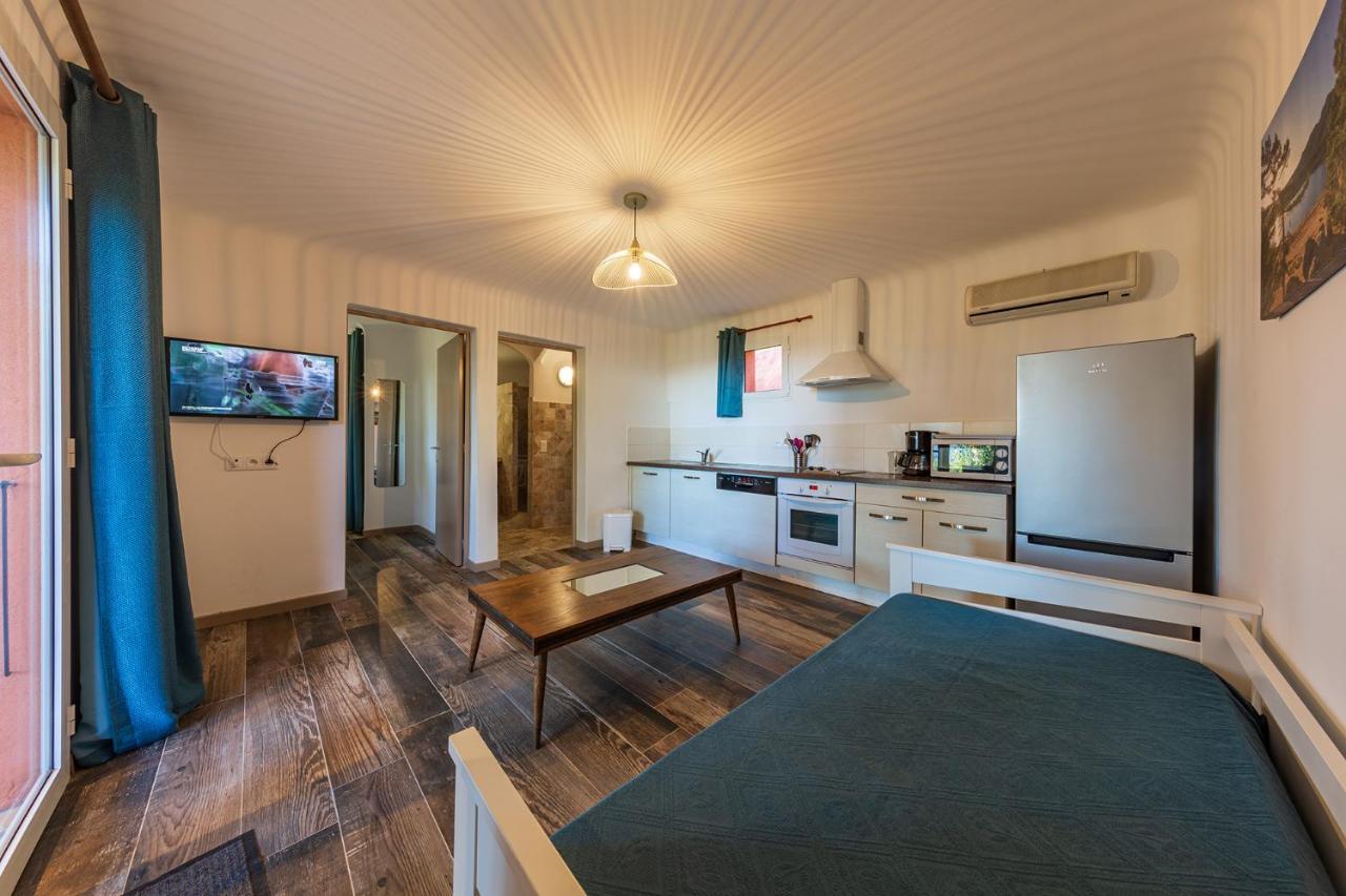 One-Bedroom Apartment Sea View