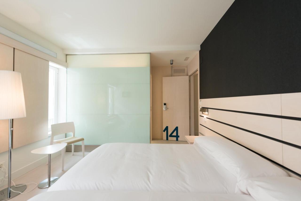Chambre Double avec Lit d'Appoint et Salle de Bains Privative