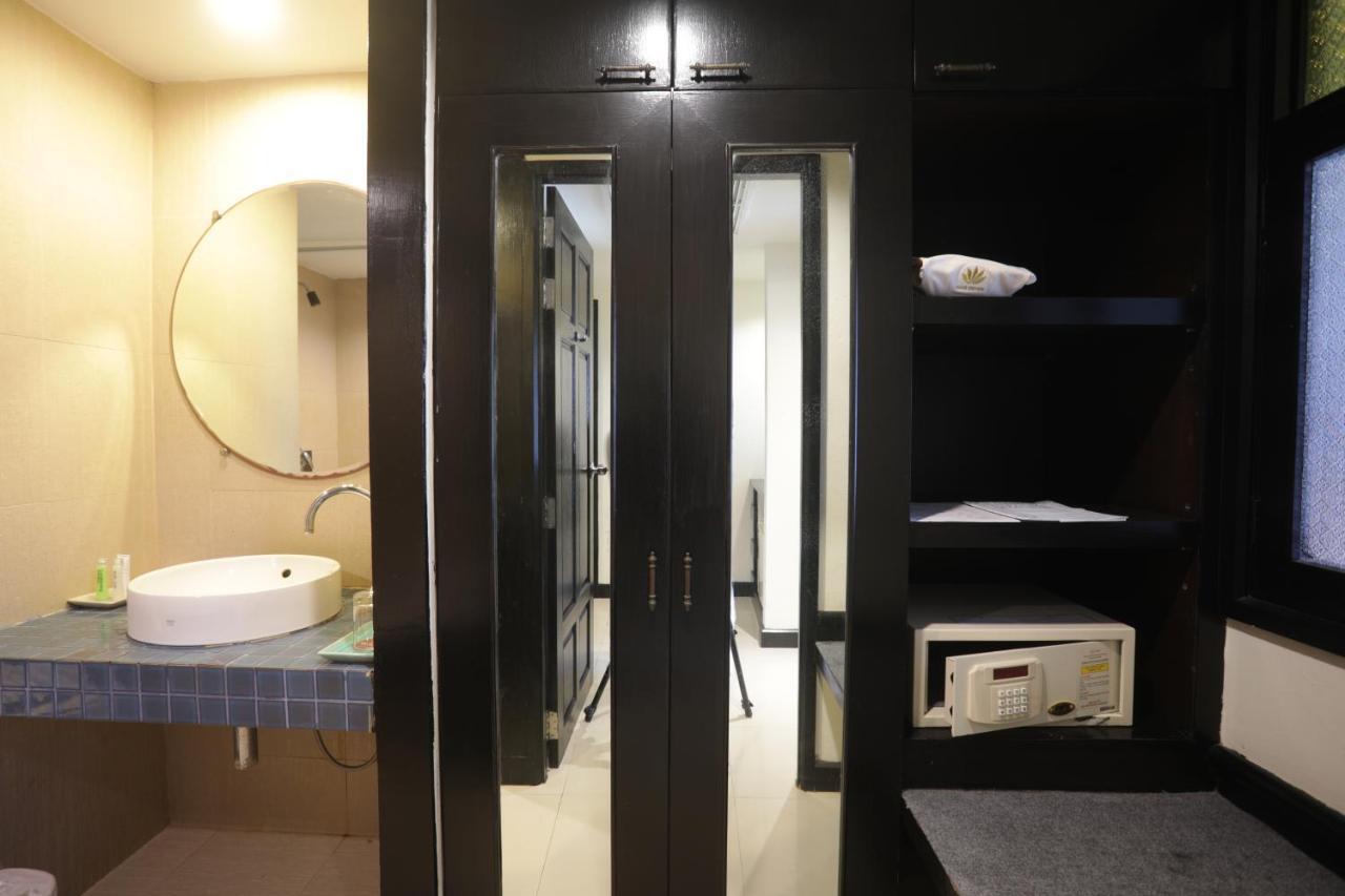 Superior Pool View,1432904215:JPEG