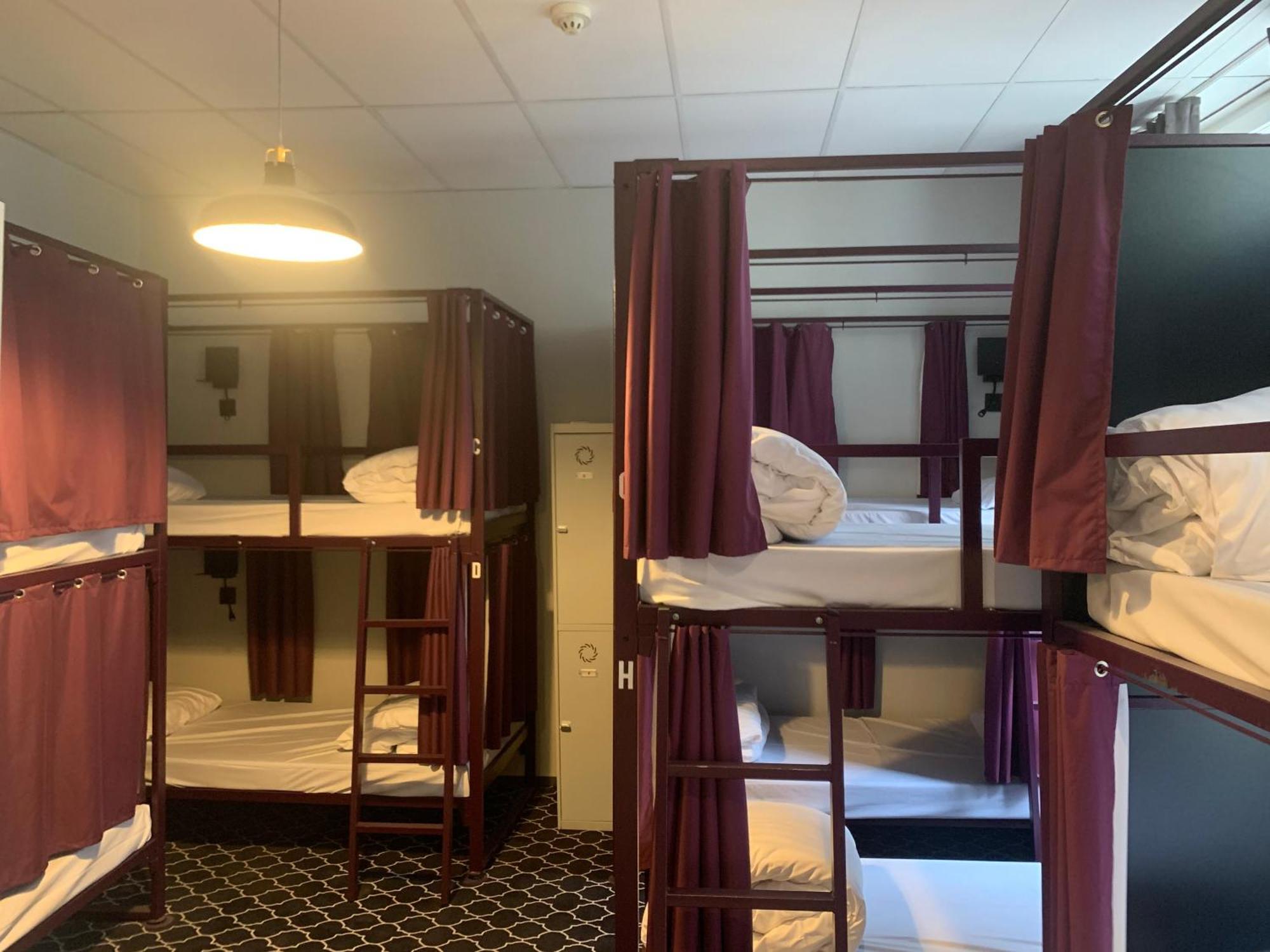 Lit dans Dortoir Mixte de 10 Lits avec Salle de Bains Privative