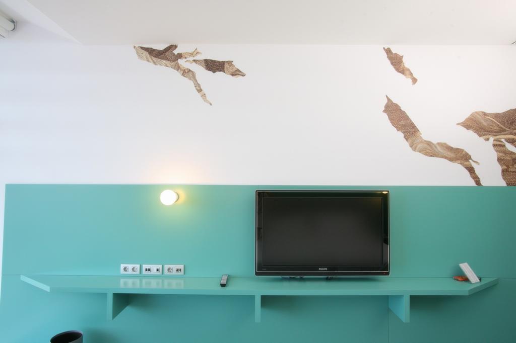 Double Room with View,640751688:JPEG