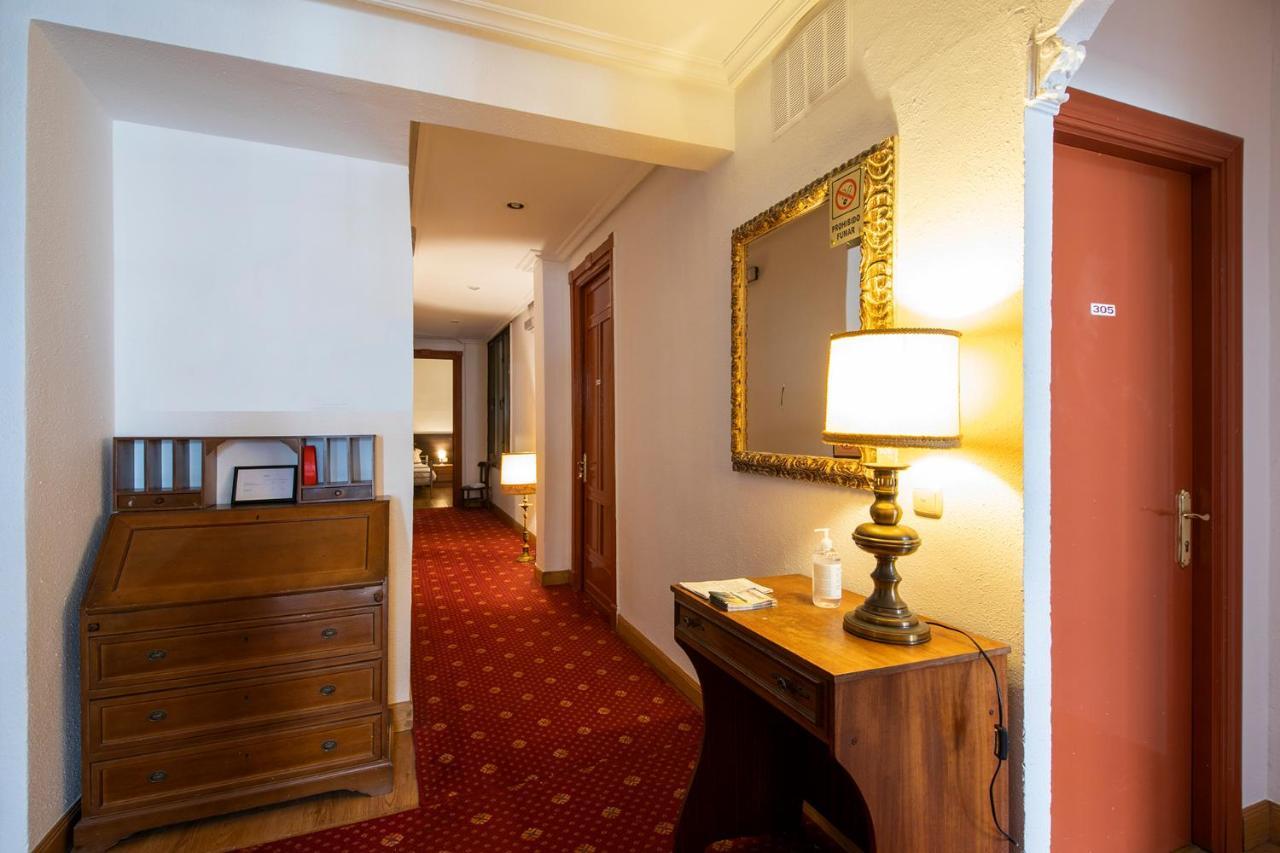 Chambre Double ou Lits Jumeaux avec Salle de Bains Privative