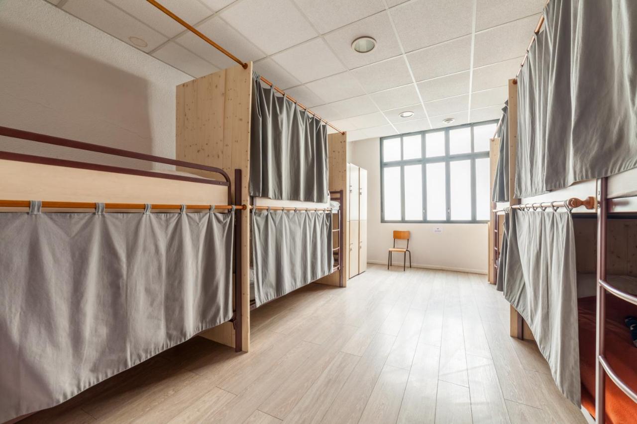 Bunk Bed Mixed Dormitory Room of 18 beds