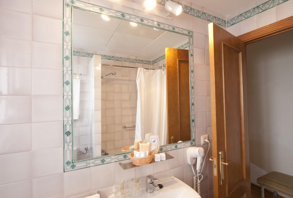 Chambre Double ou Lits Jumeaux avec Lit d'Appoint