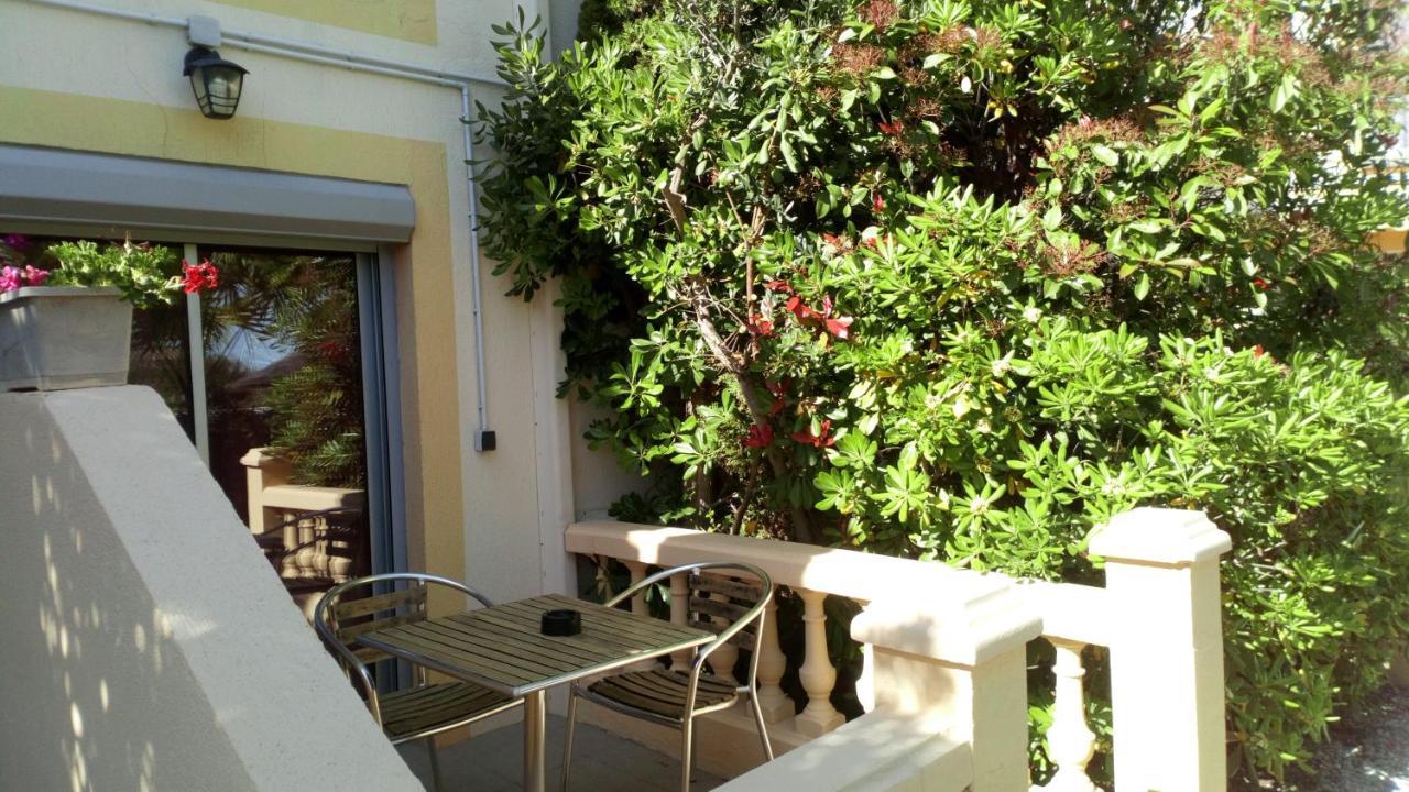Chambre Double Exclusive avec Terrasse - Piscine Chauffée et Parking Gratuit