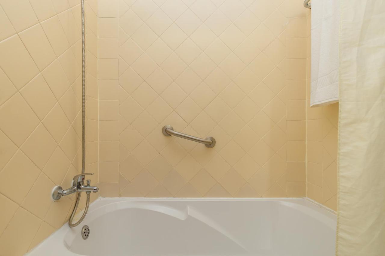 Single Room,1121795739:JPEG