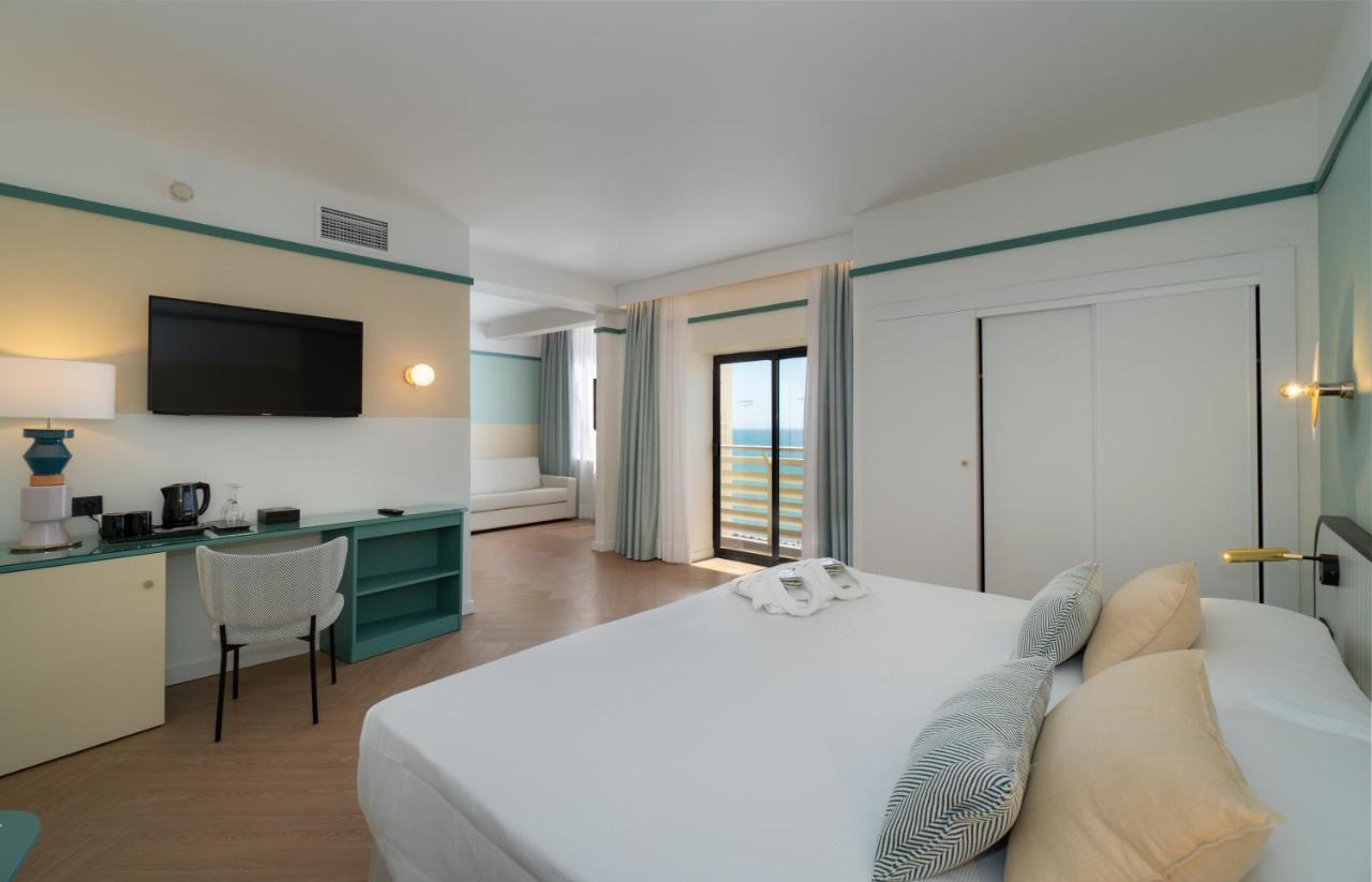 Suite Junior (3 Adultes + 1 Enfant)