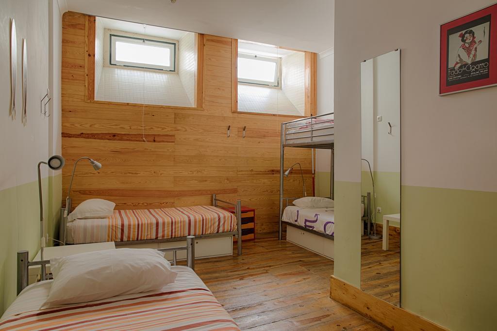 Single Bed Mixed Dormitory Room 4 Beds
