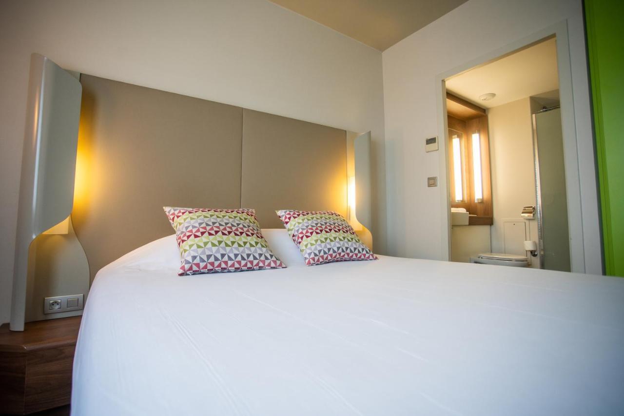 Chambre Lit Queen-Size Standard avec 3 Lits Simples