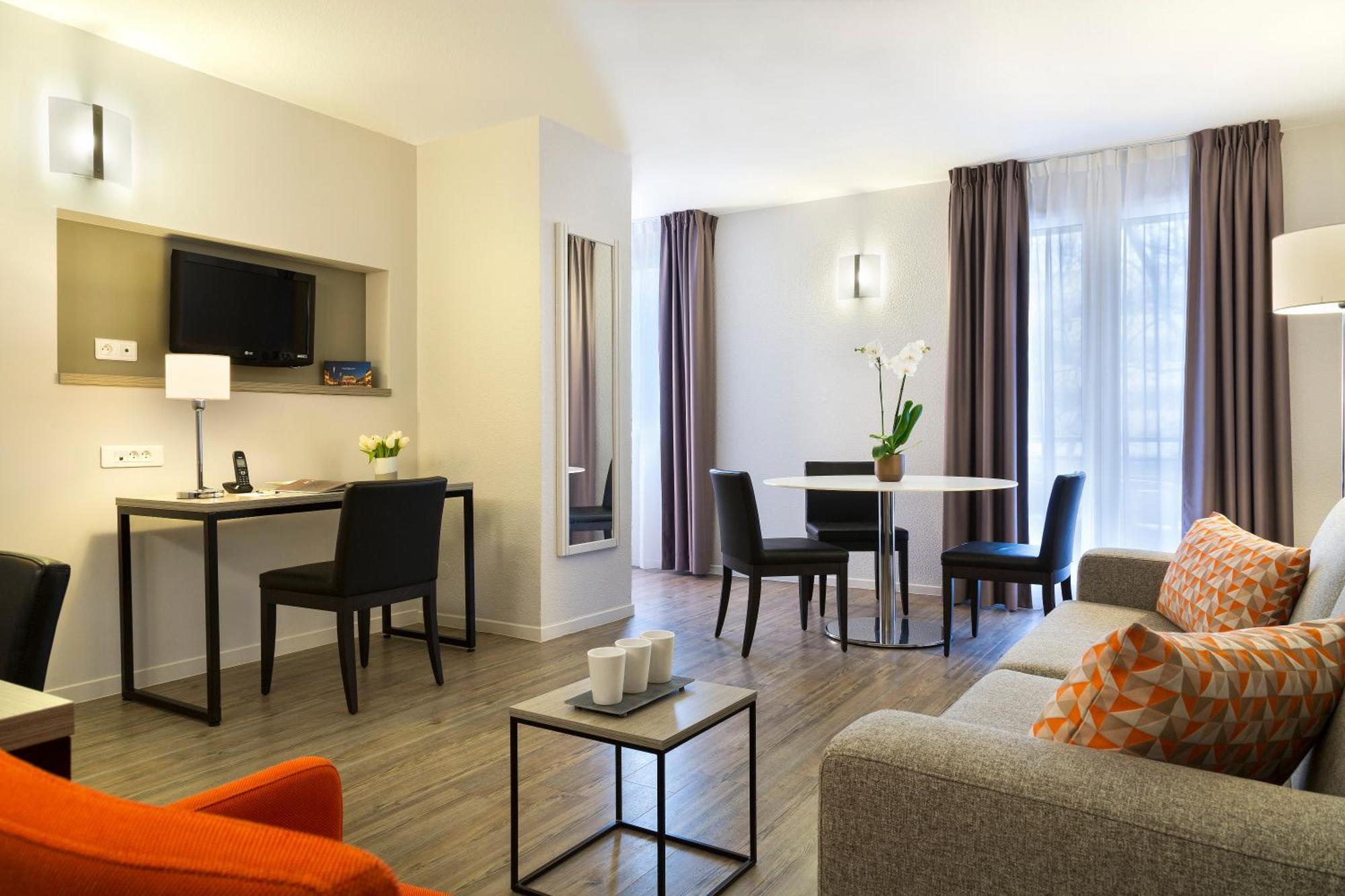 Deluxe Apartment