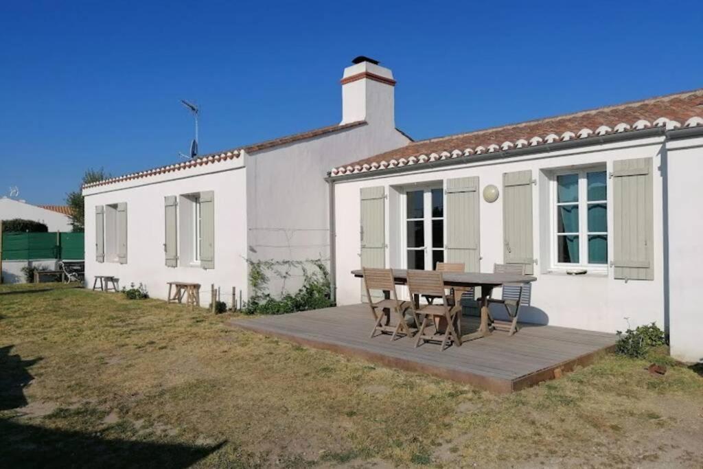 Three-Bedroom House,1144421523:JPEG