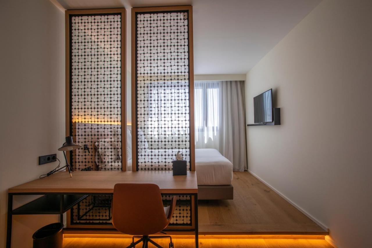 Executive King Room Pool View