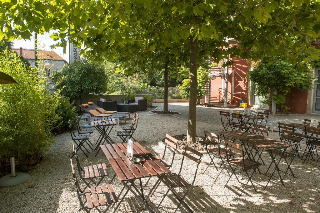 Lits Superposés dans Dortoir Mixte de 4 à 6 Lits