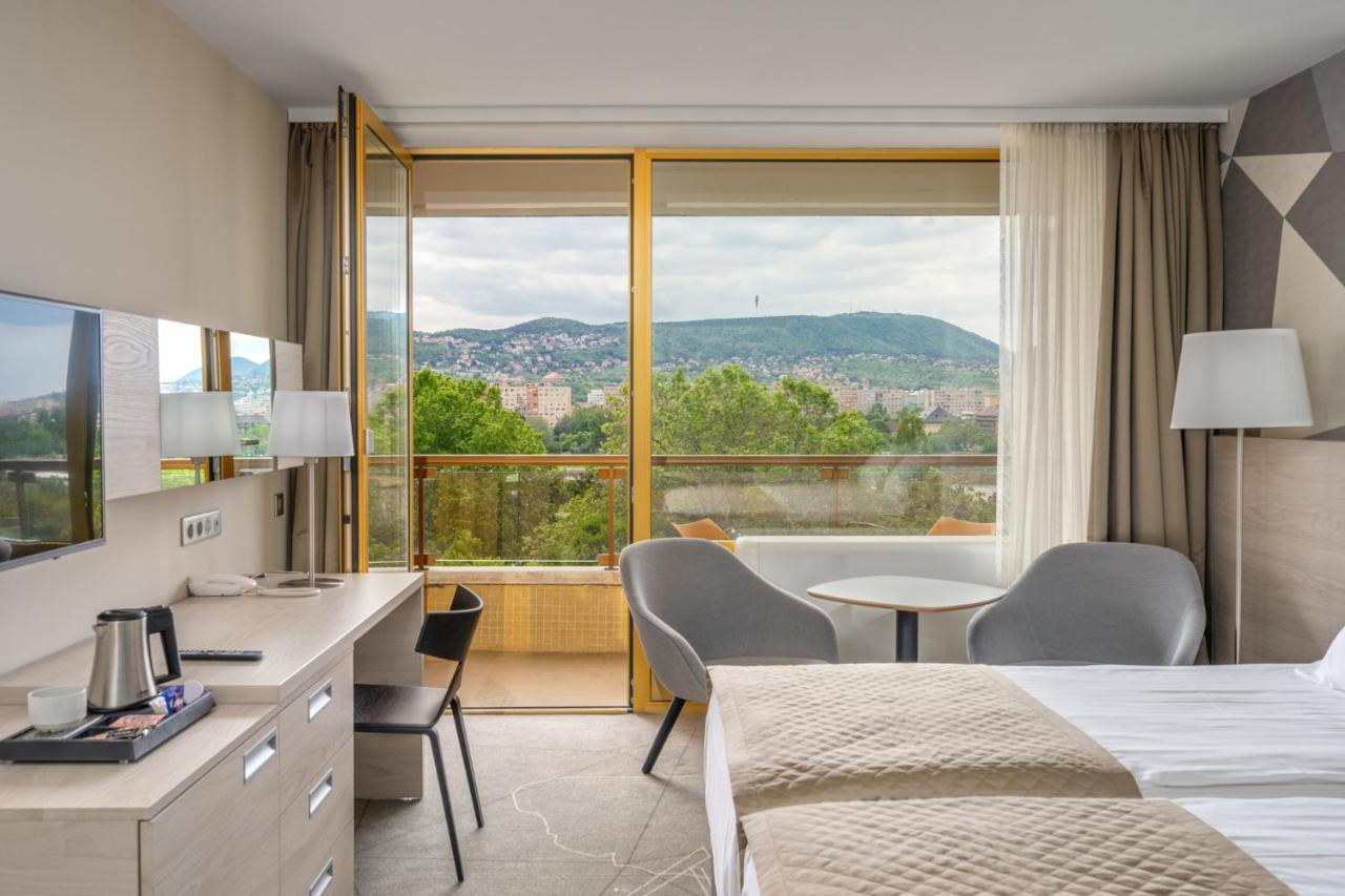 Chambre Lits Jumeaux Premium avec Accès Bien-Être et Salle de Sport