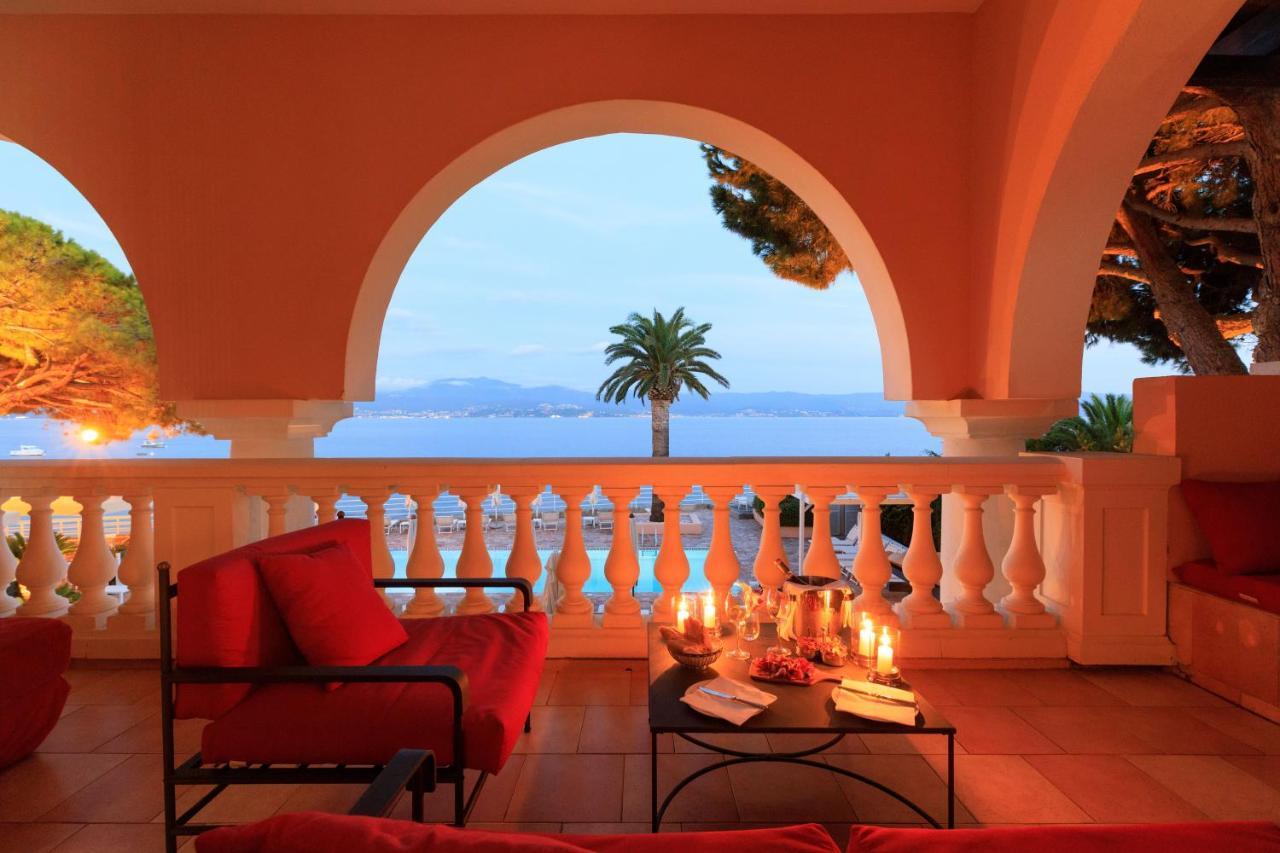 SIGNATURE ROOM – Living room and terrace with sea view,1310114002:JPEG