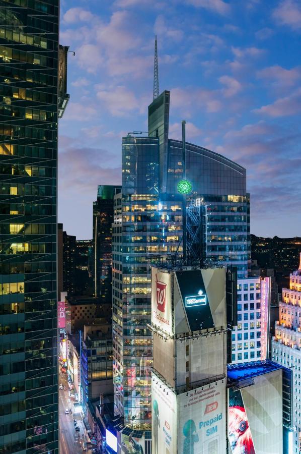 Chambre Lit King-Size - Vue Partielle sur Times Square Ball