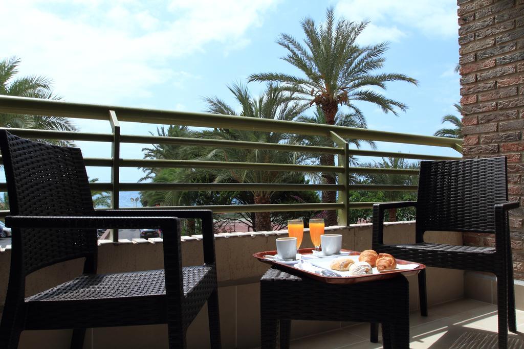 Chambre Double Supérieure - Vue sur Mer (2 Adultes + 2 Enfants)