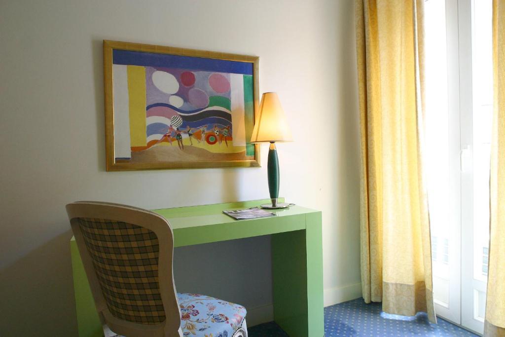 Single Room,698239815:JPEG