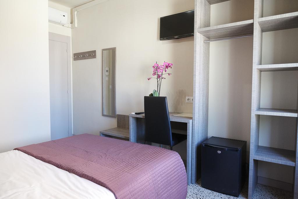 Twin Room Private Bathroom