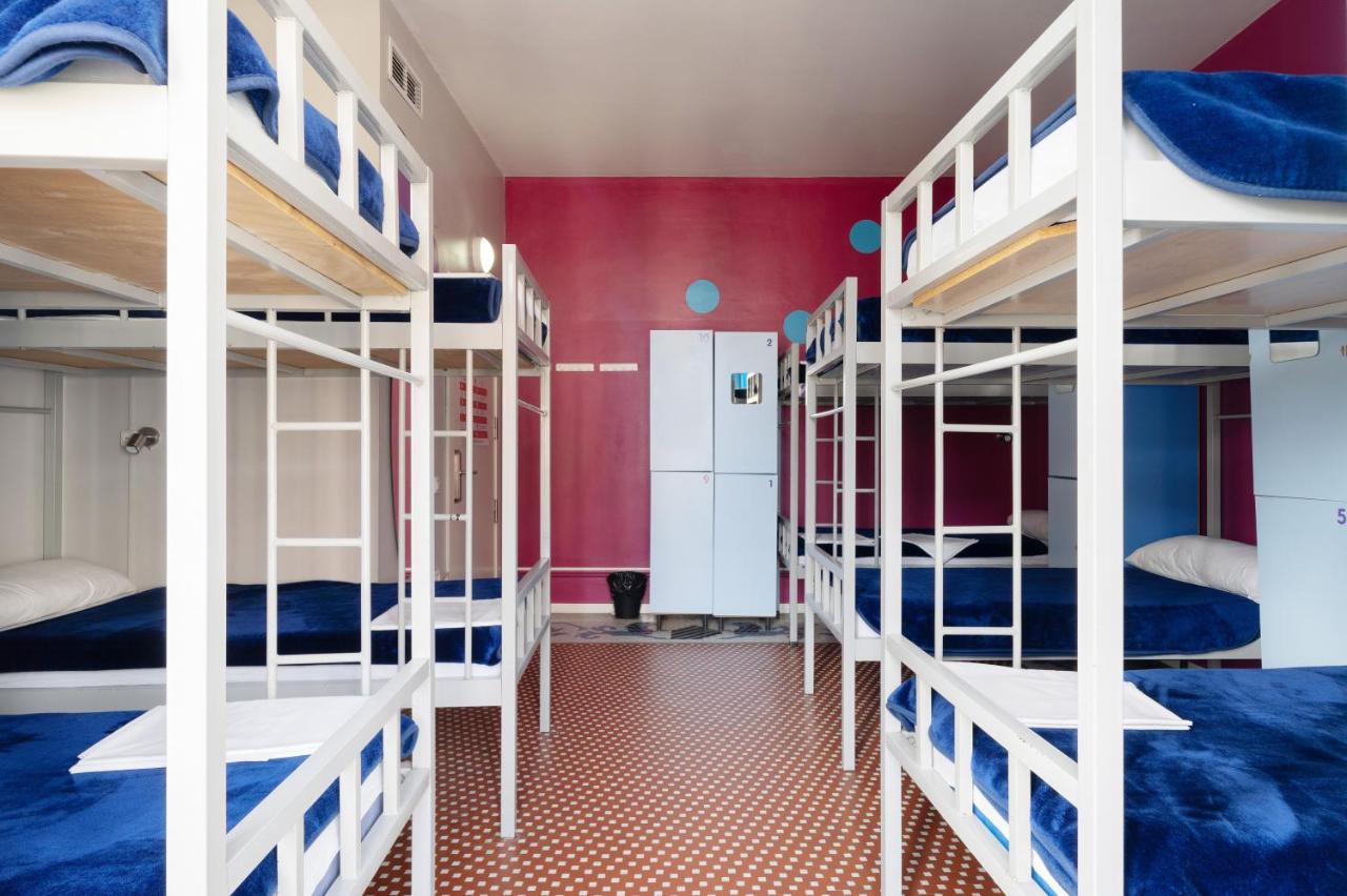 Lit Simple dans Dortoir de 10 Lits