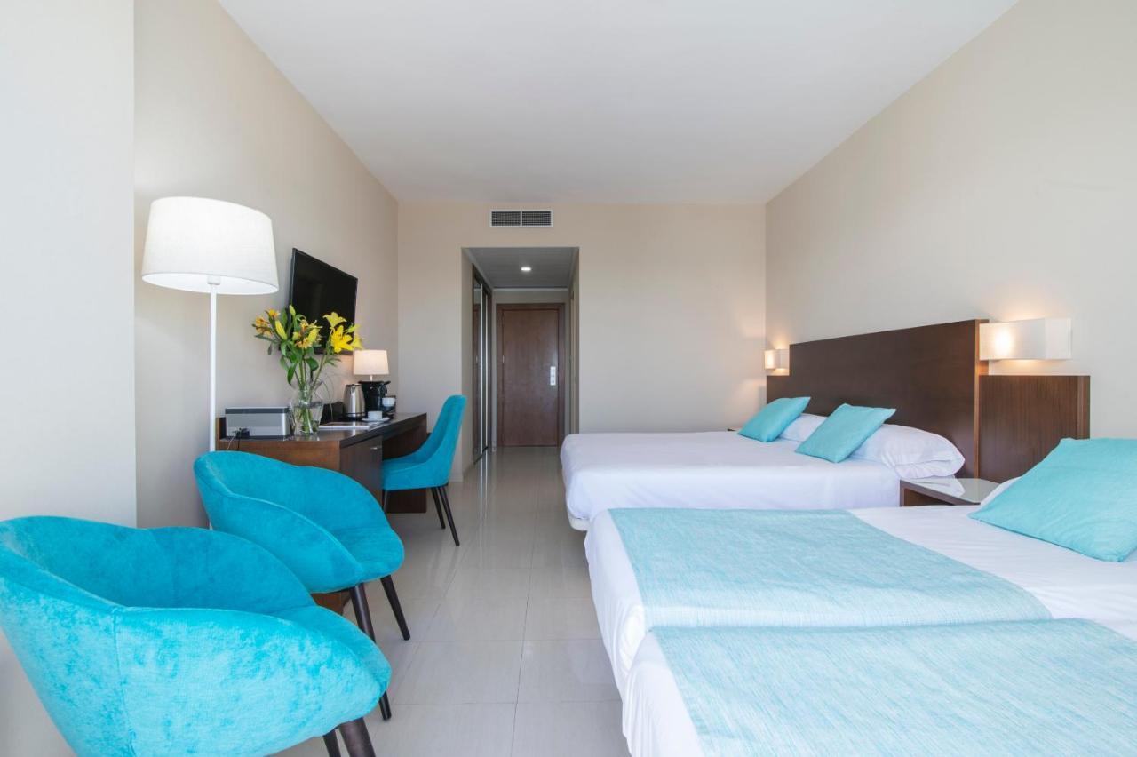 Chambre Quadruple avec Terrasse Spacieuse - Vue sur Mer