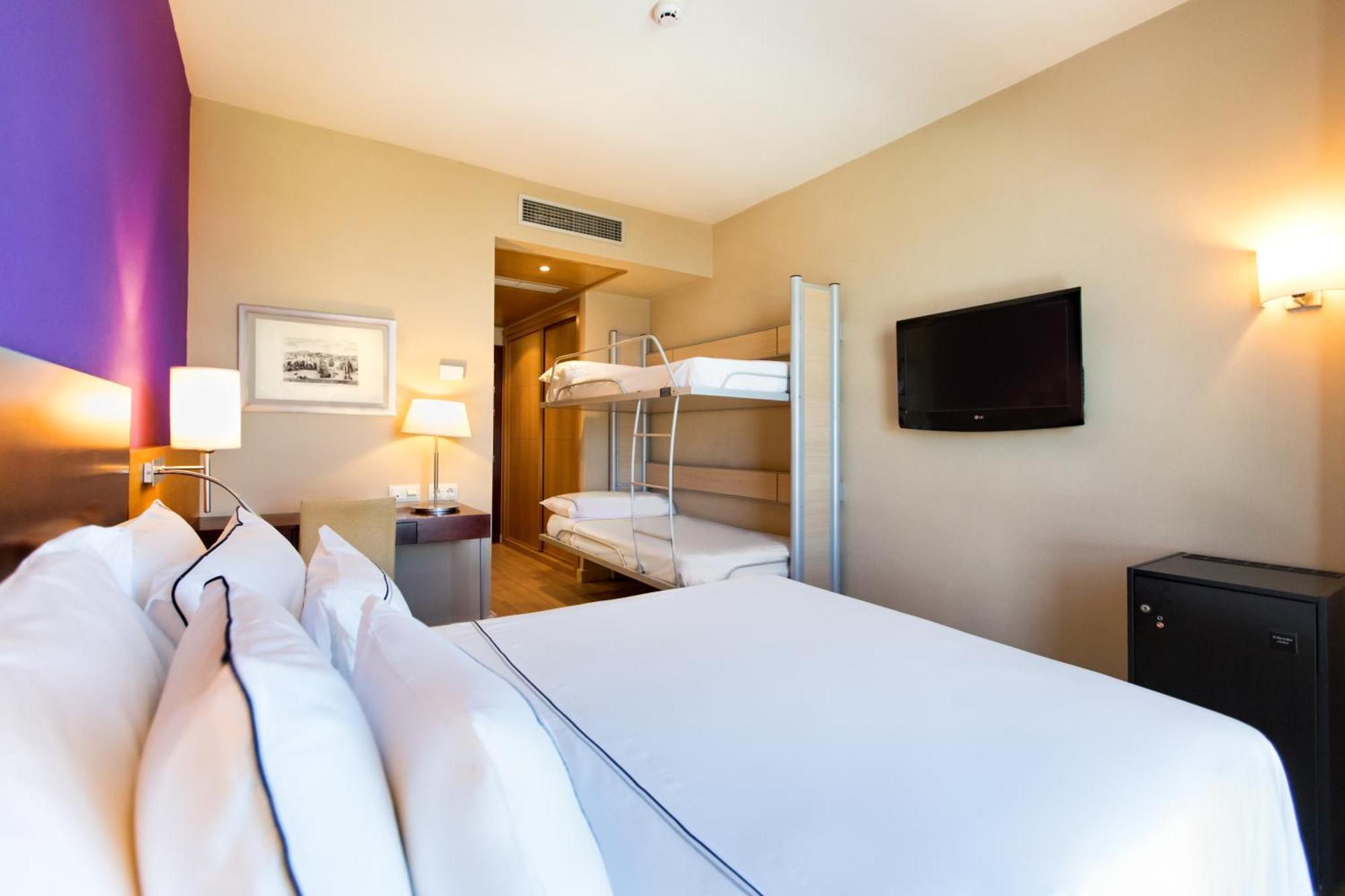 Chambre Familiale (2 Adultes et 2 Enfants)