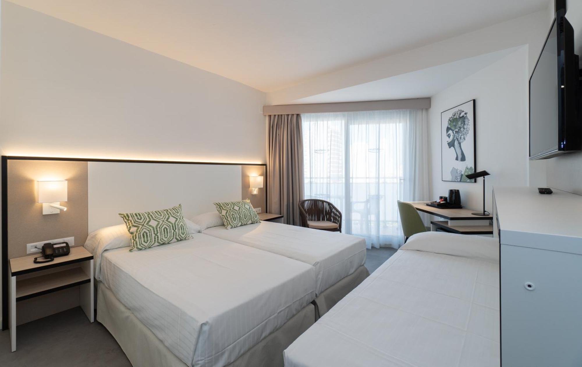 Chambre Lits Jumeaux avec Balcon (2 Adultes + 1 Enfant)
