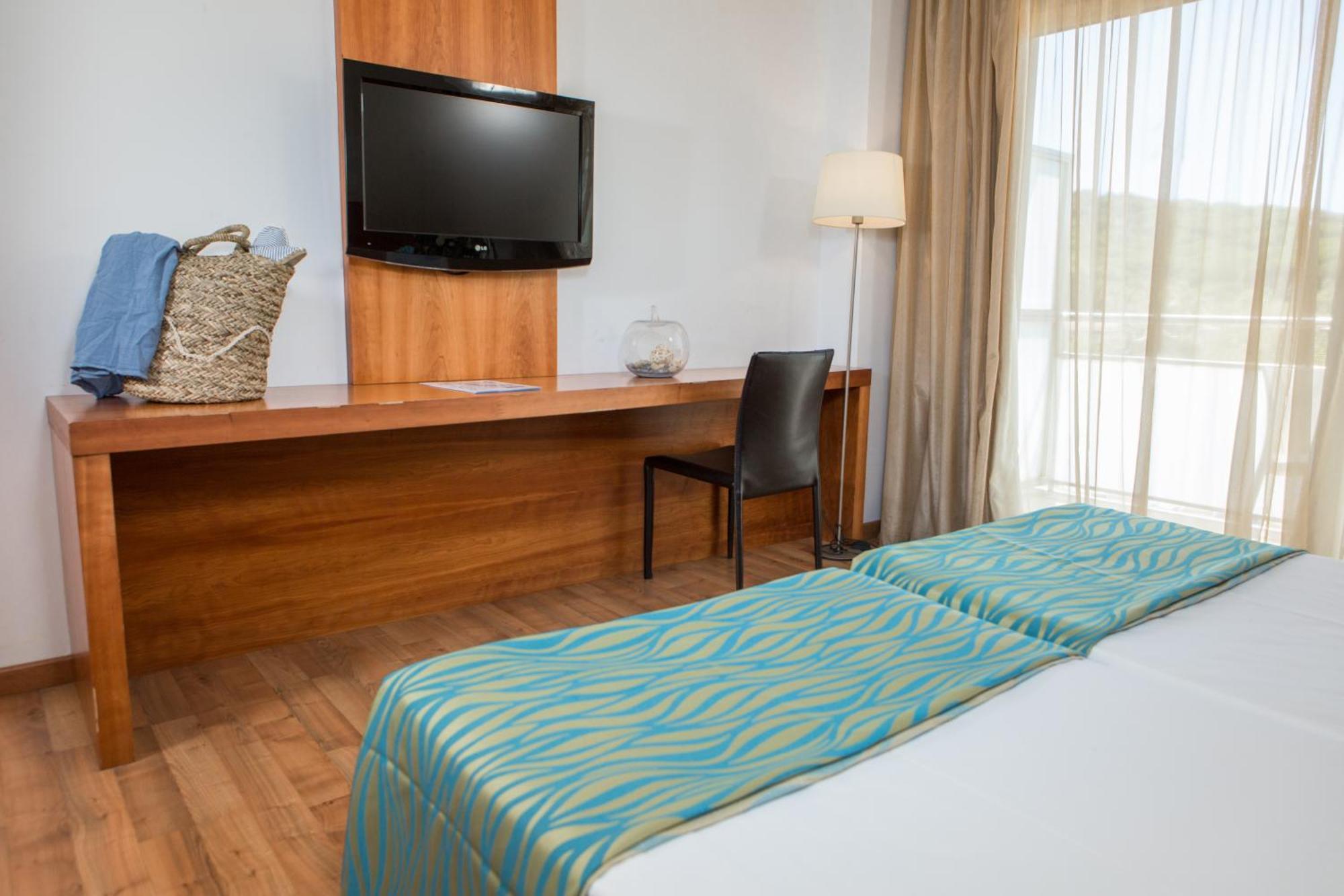Chambre Triple - Accessible aux Personnes à Mobilité Réduite (3 Adultes)