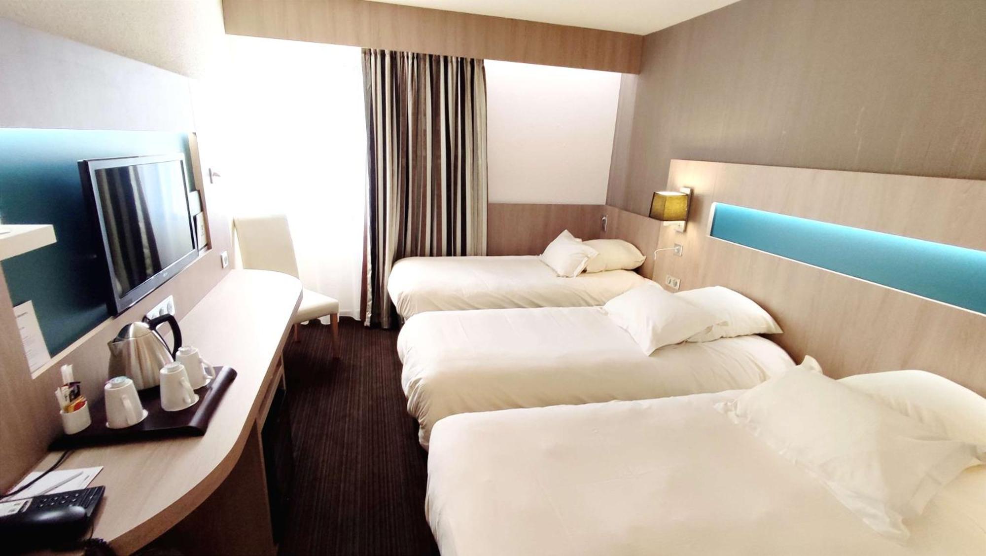 Standard Room With Three Single Beds,1208536111:JPEG