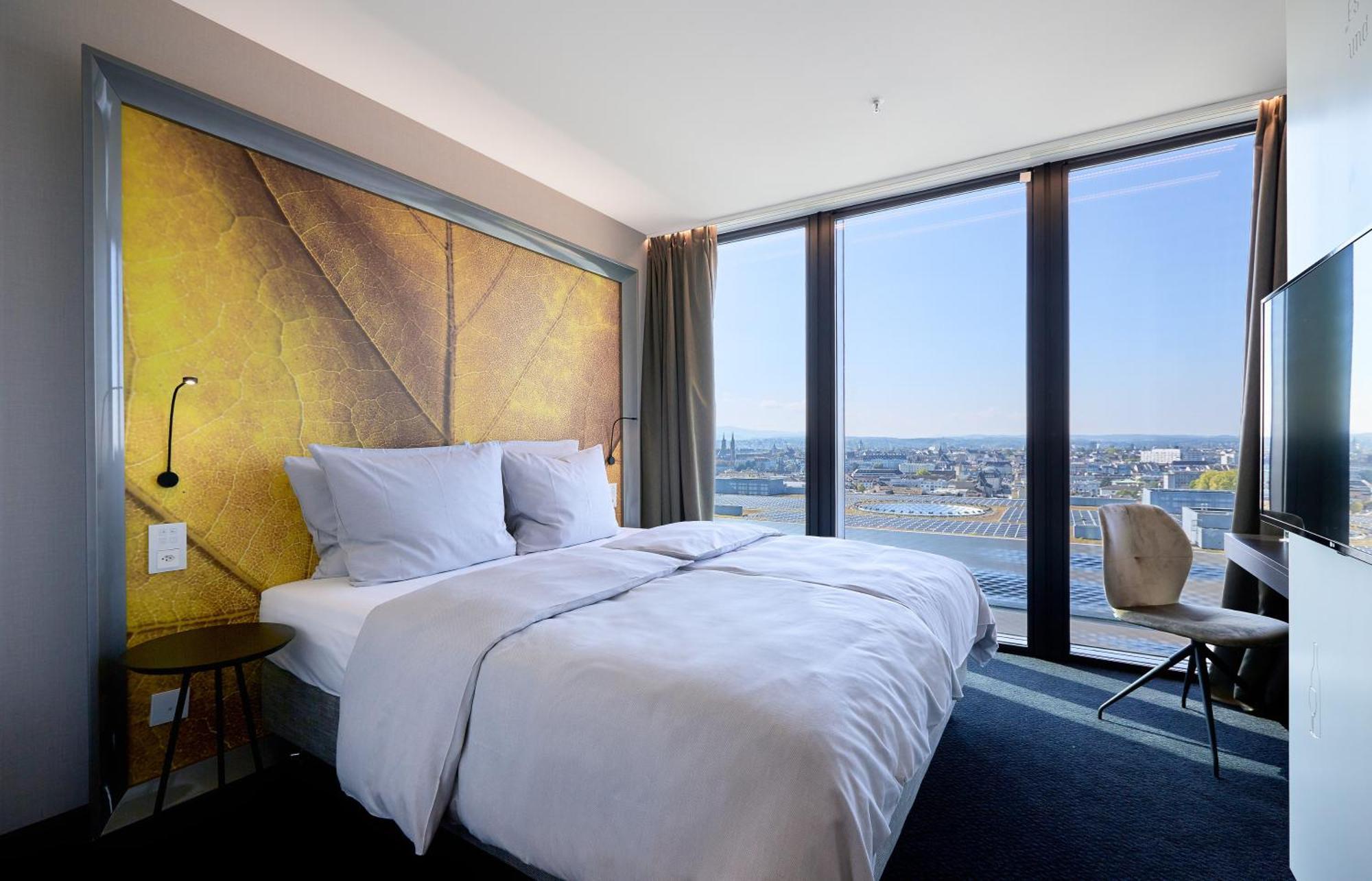 Room Lounge Access