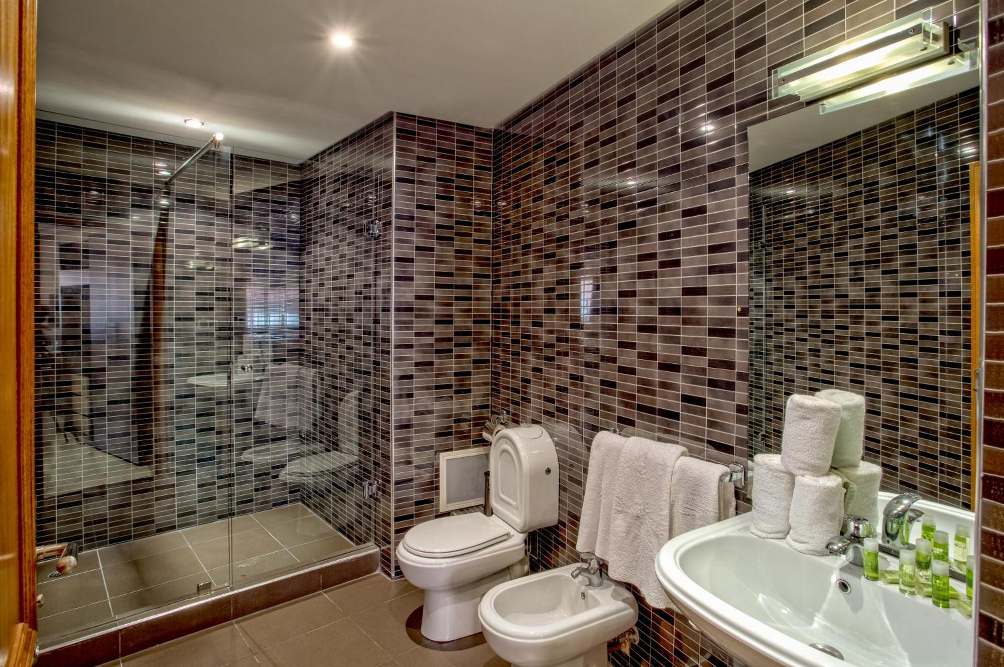 Triple Room,1211911405:JPEG