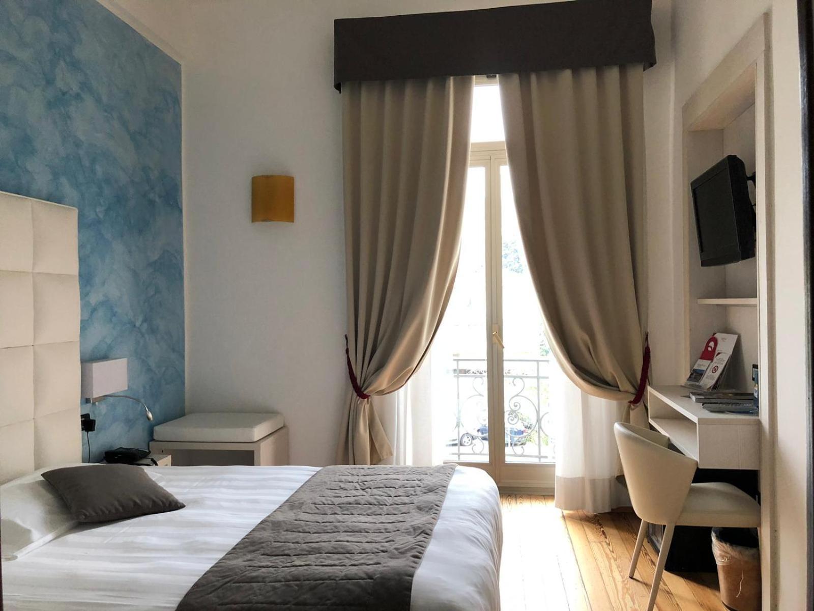 Double or Twin Room Hill View