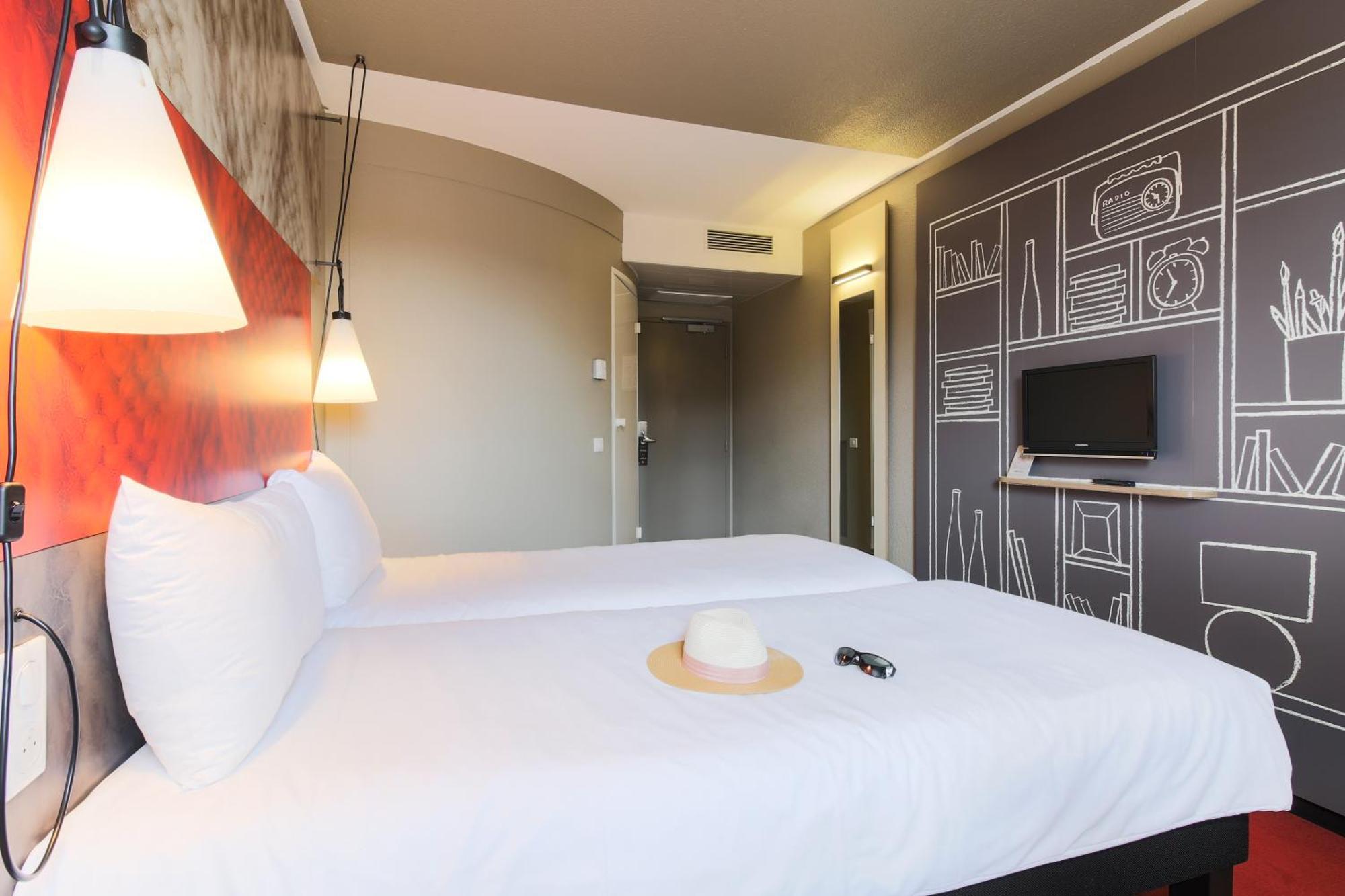 Standard Two Single Bed