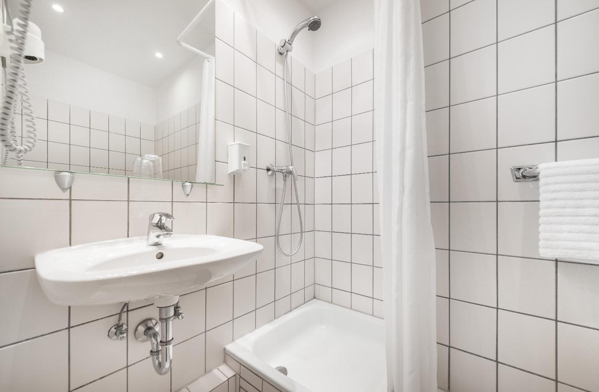 Standard Single Room,1498501675:JPEG