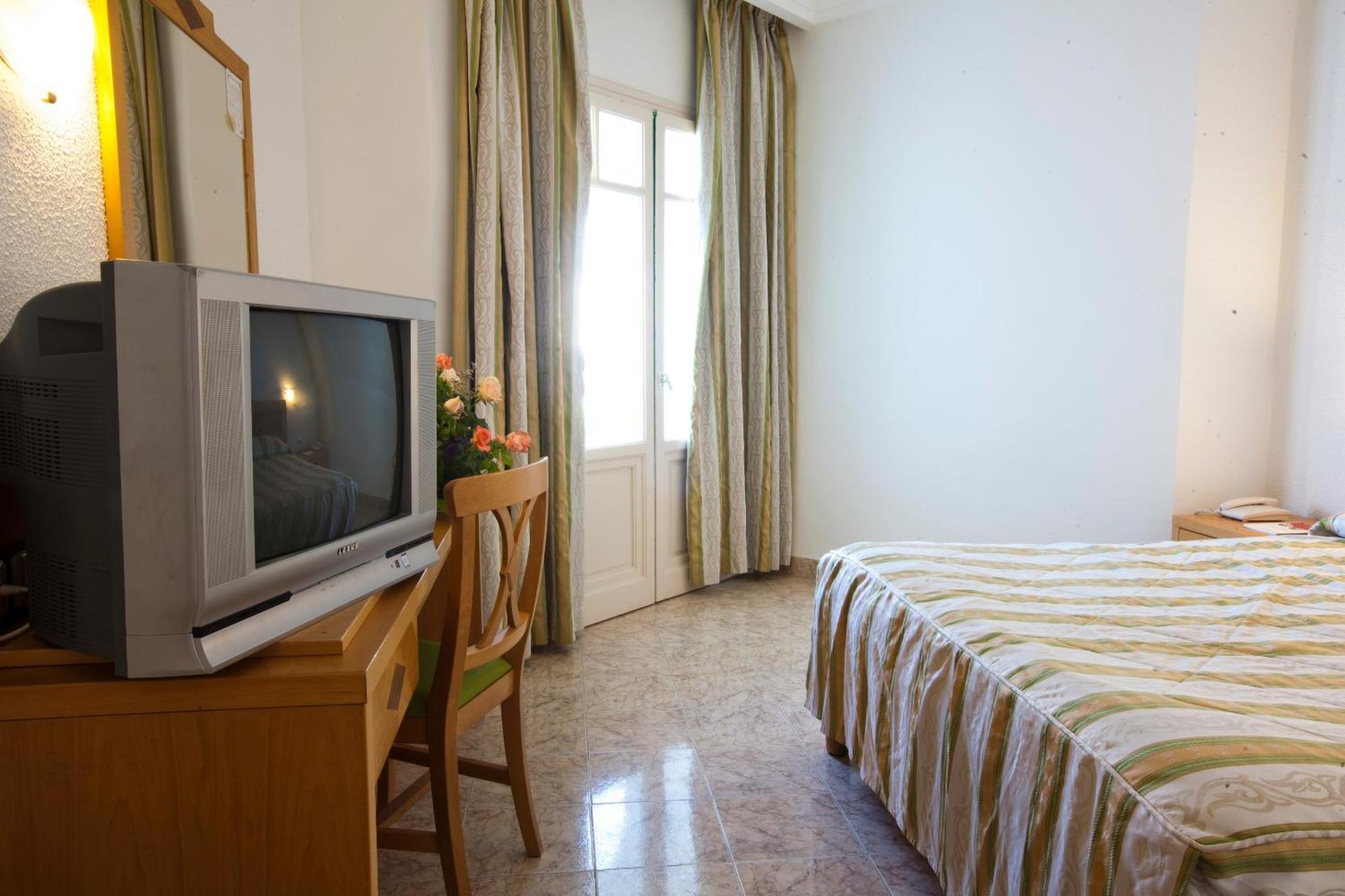 Triple Room,1438182664:JPEG