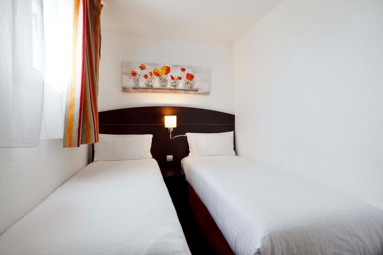 Chambre avec 1 Lit Double et 2 Lits Simples