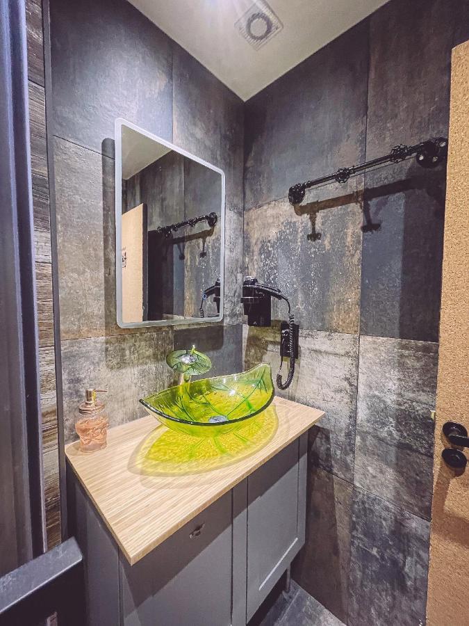 Chambre Double ou Lits Jumeaux avec Salle de Bains Commune