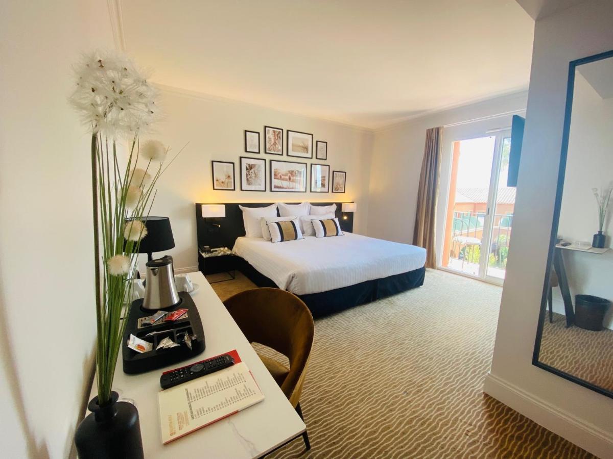 Chambre Double Classique avec ou sans Balcon et Accès à la Piscine Chauffée - Parking Gratuit