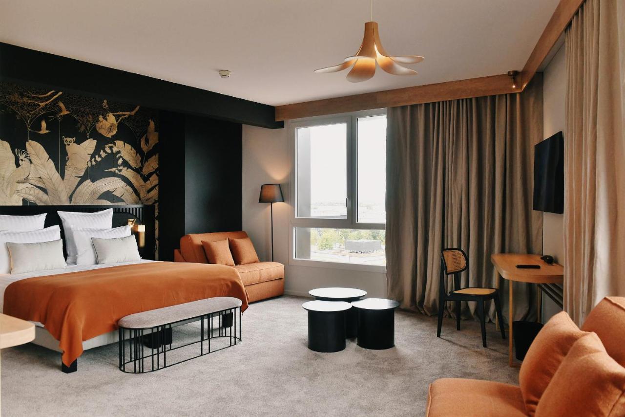 Deluxe Suite - 1 King Bed 2 Sofa Beds for 1 person,1257268828:JPEG