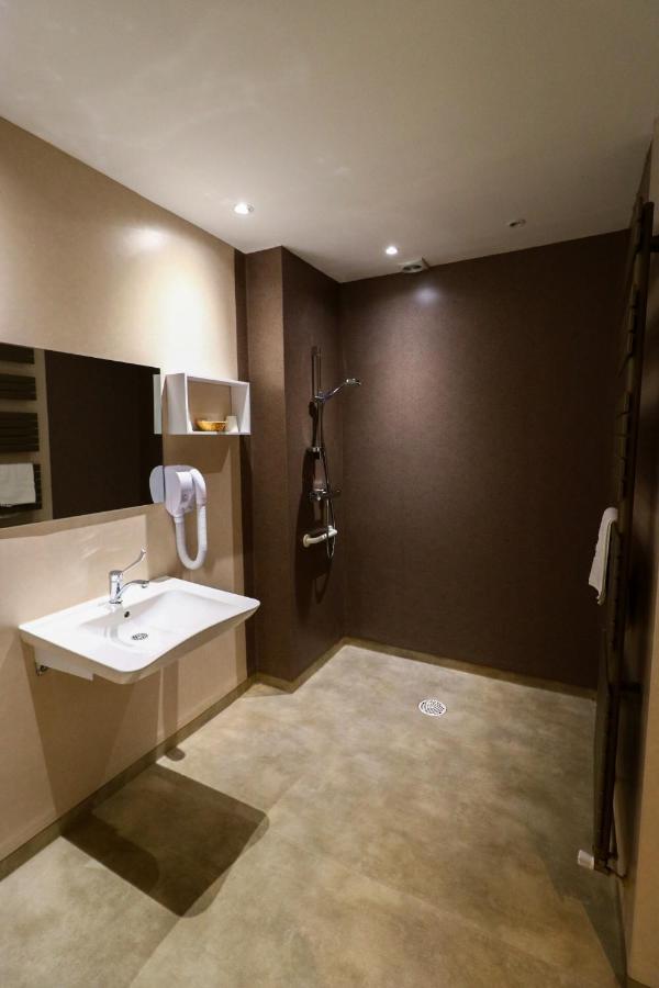 Quadruple Room Disability Access,1257732832:JPEG