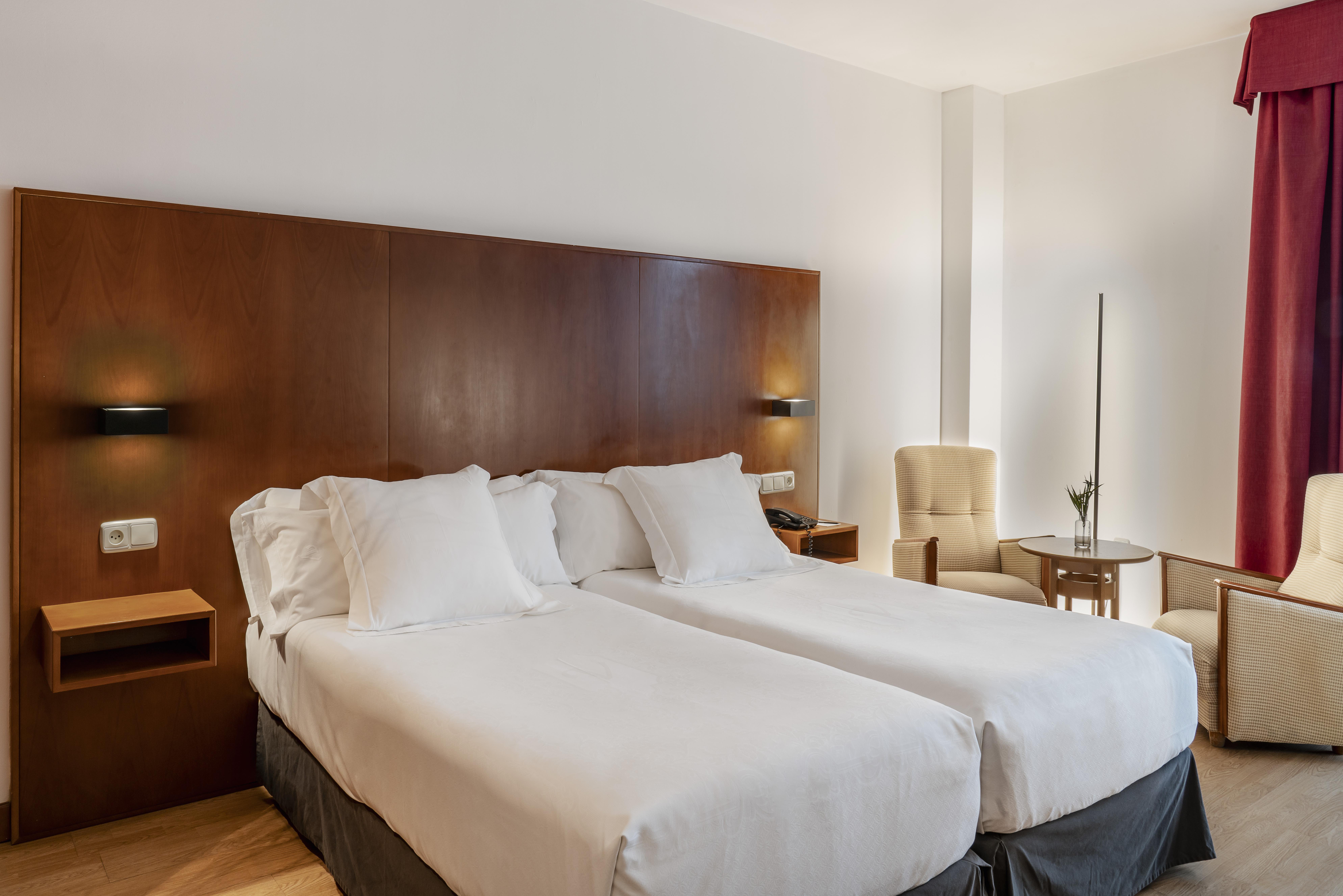 Deux Chambres Communicantes (4 Personnes)