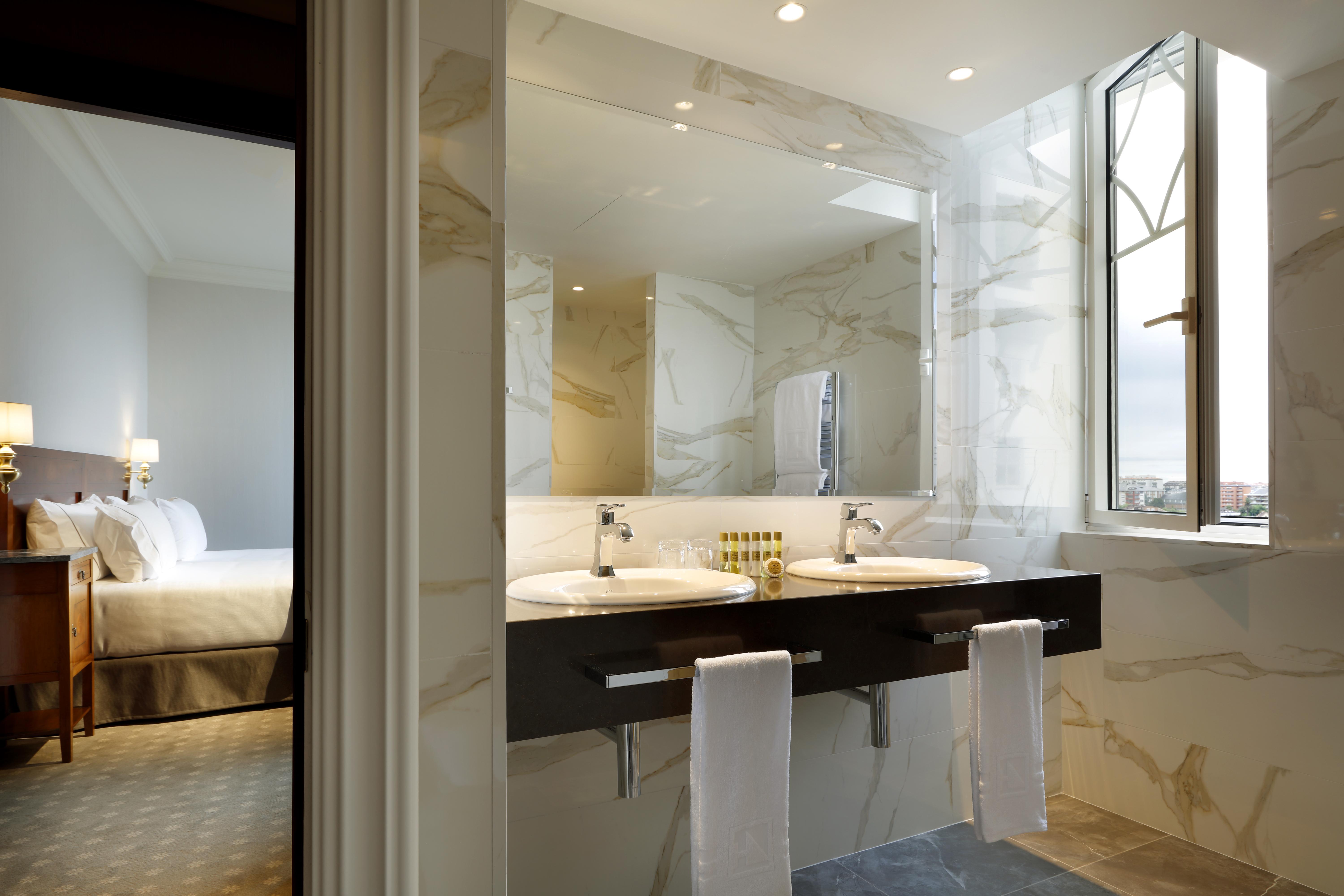 Deluxe Double Room with Extra Bed,1272777997:JPEG