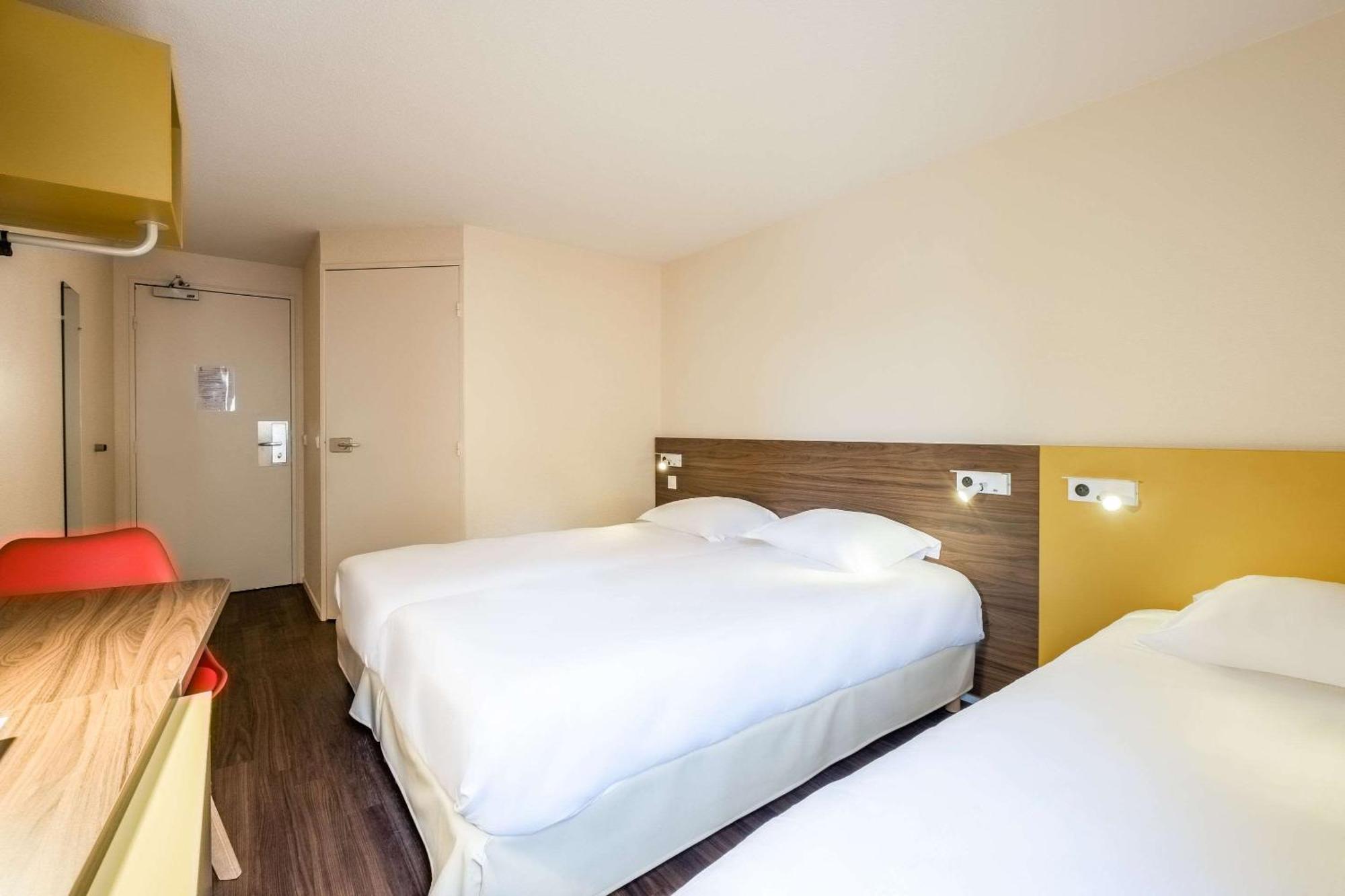 Triple Room with Three Single Beds,1273739569:JPEG